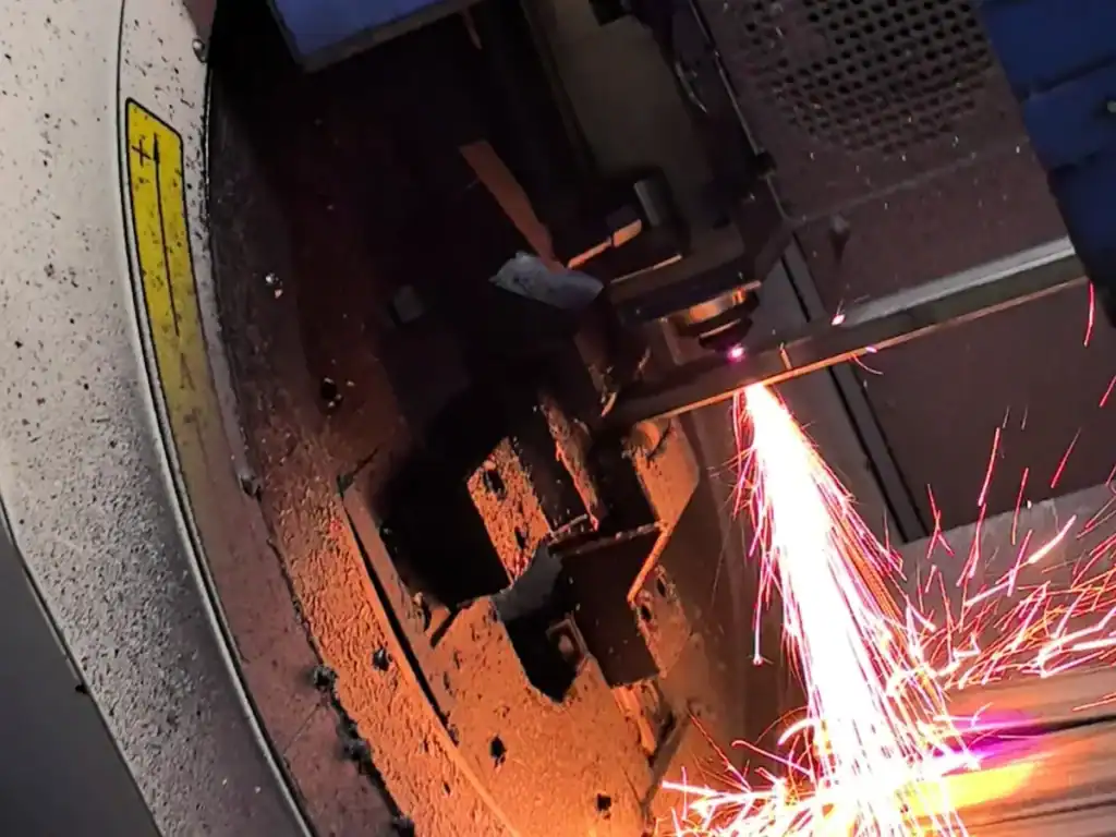 Laser cutting steel tubes for custom mobile clean workbench frames